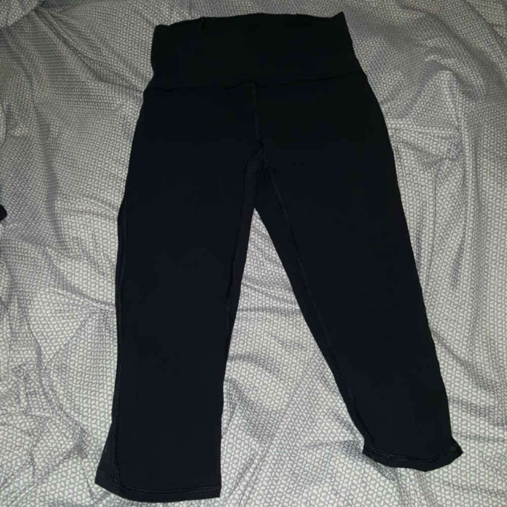 Lululemon train capri crop